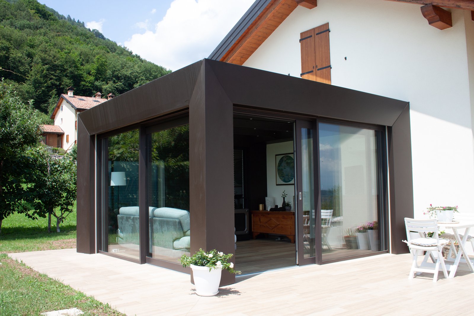 Qubo Sharp Glass