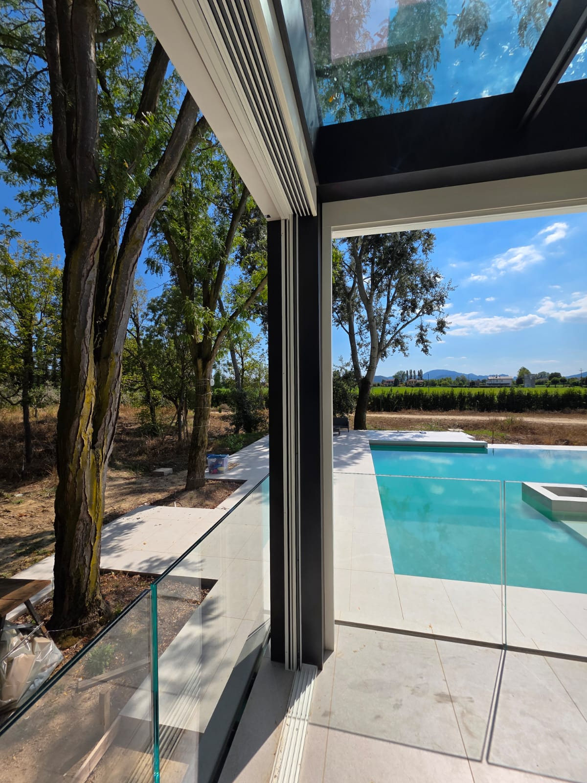 Giardino d'inverno Qubo con vetrate e struttura su misura