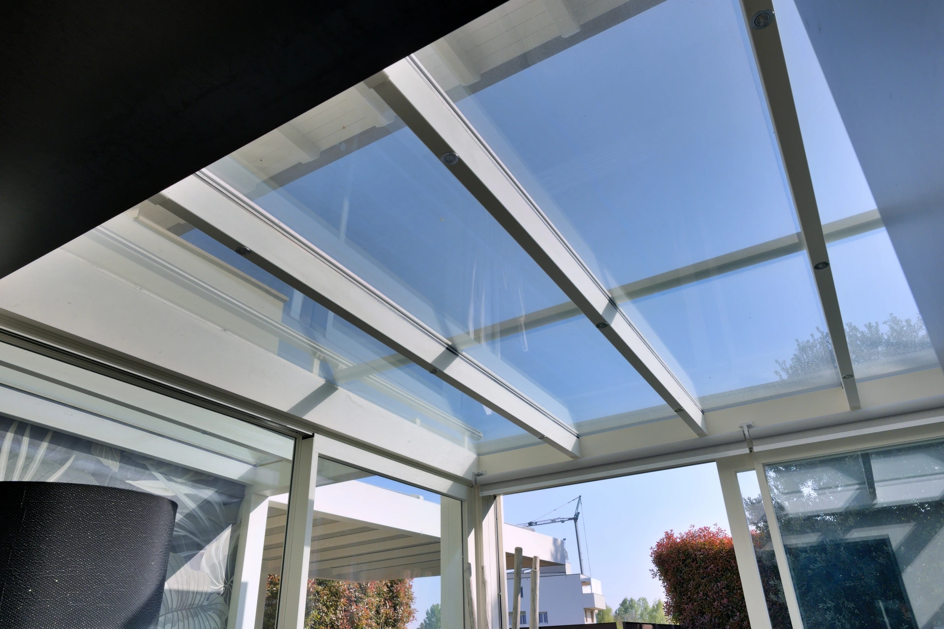 Giardino d'inverno Qubo con vetrate e struttura su misura